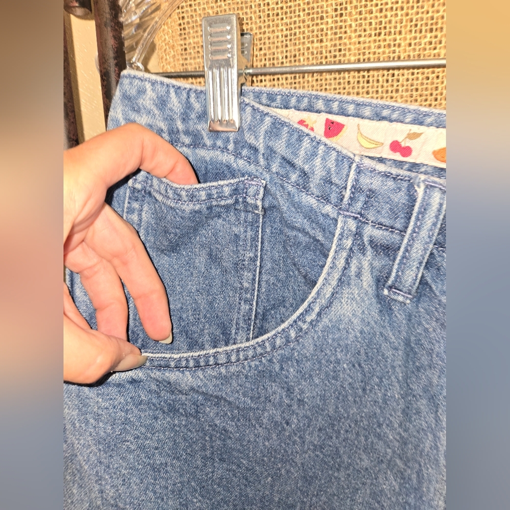Women's Christopher & Banks Fruit Ribbon Embellished Denim Capris Size 10 - Picture 6 of 9
